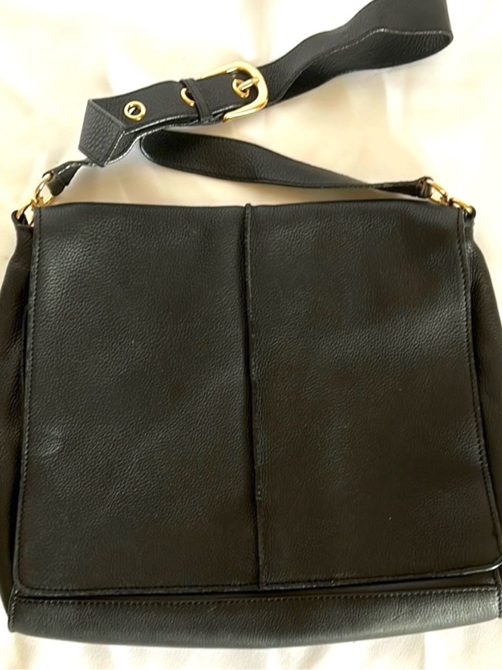 Adrienne Vittadini Black Soft Leather Messenger Bag Magnet Closure Shoulder Bag